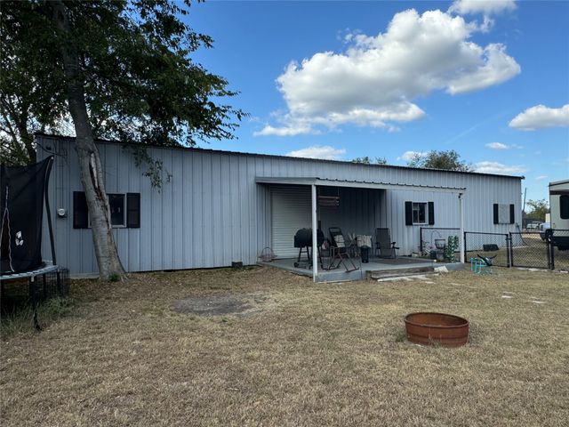 105 N 6th Street E, Dawson, TX 76639