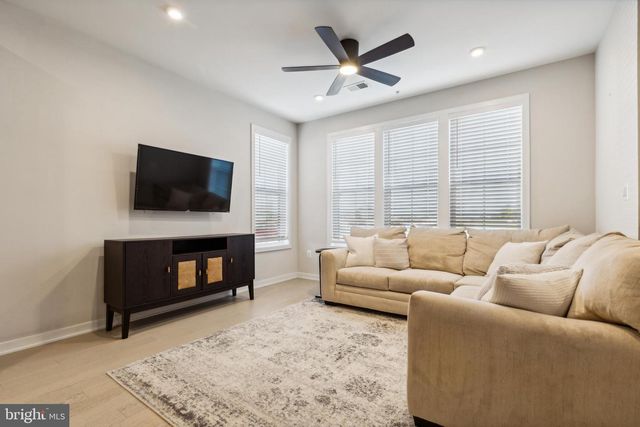 22318 ROANOKE RISE TER, Ashburn, VA 20148