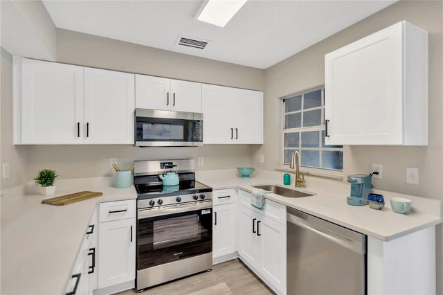 327 KENSINGTON LAKE CIRCLE, Brandon, FL 33511