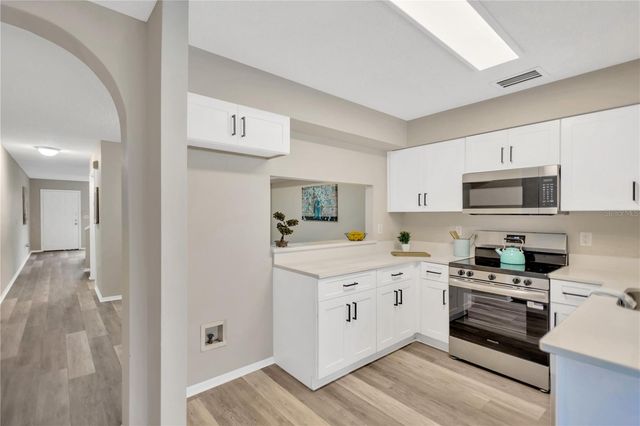 327 KENSINGTON LAKE CIRCLE, Brandon, FL 33511