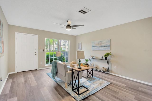 327 KENSINGTON LAKE CIRCLE, Brandon, FL 33511