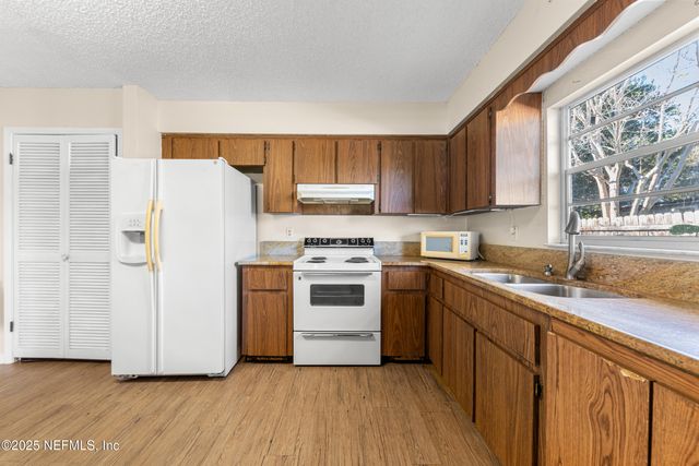 1210 11TH Street N, Jacksonville Beach, FL 32250