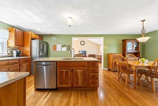 6 Abbie Lane, Attleboro, MA 02703