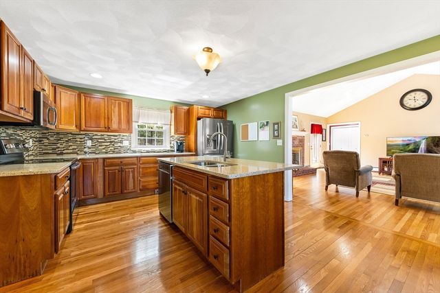 6 Abbie Lane, Attleboro, MA 02703