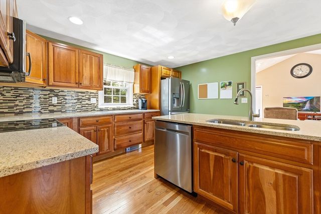 6 Abbie Lane, Attleboro, MA 02703