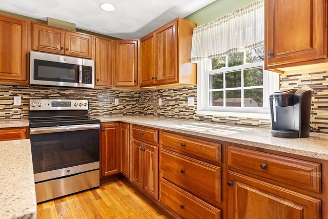 6 Abbie Lane, Attleboro, MA 02703