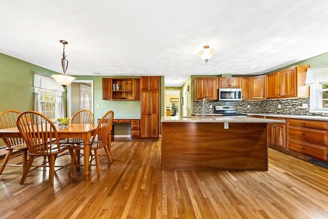 6 Abbie Lane, Attleboro, MA 02703