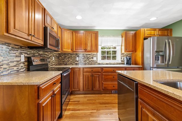 6 Abbie Lane, Attleboro, MA 02703