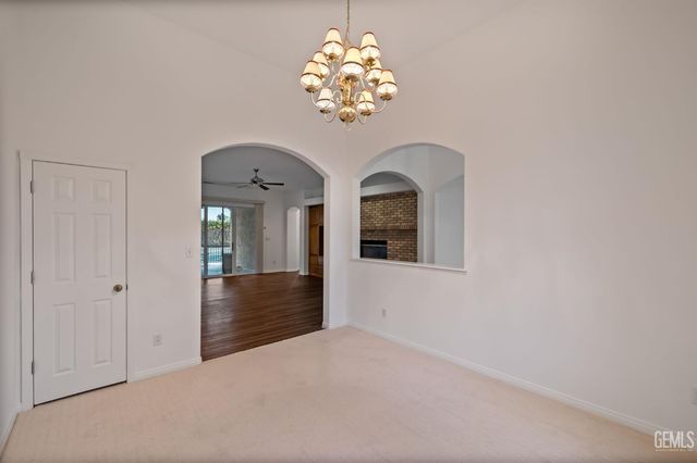 3302 Medallion Rose Avenue, Bakersfield, CA 93313