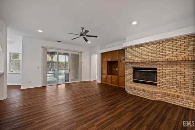 3302 Medallion Rose Avenue, Bakersfield, CA 93313