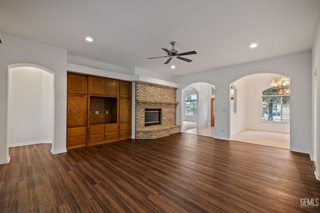 3302 Medallion Rose Avenue, Bakersfield, CA 93313