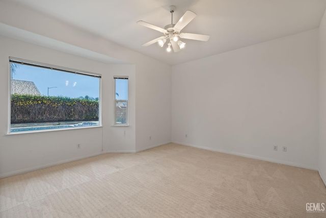 3302 Medallion Rose Avenue, Bakersfield, CA 93313