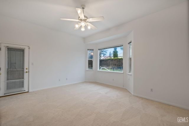 3302 Medallion Rose Avenue, Bakersfield, CA 93313