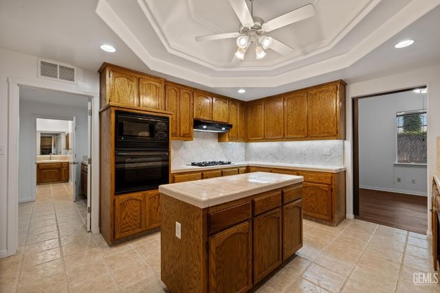 3302 Medallion Rose Avenue, Bakersfield, CA 93313