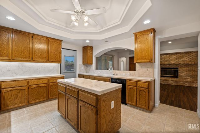 3302 Medallion Rose Avenue, Bakersfield, CA 93313