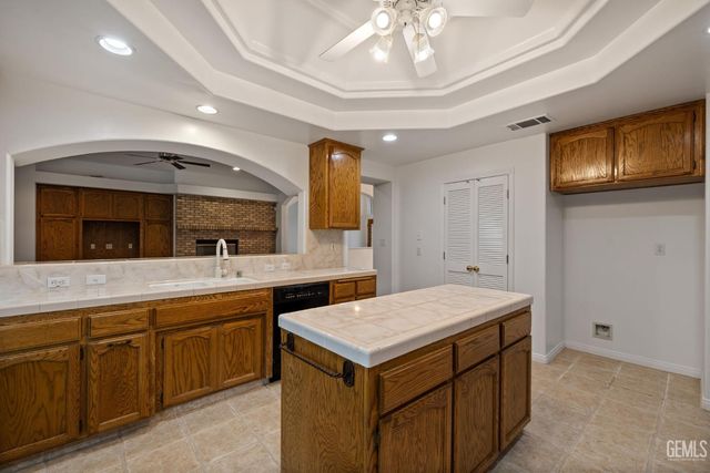 3302 Medallion Rose Avenue, Bakersfield, CA 93313