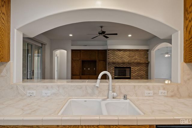 3302 Medallion Rose Avenue, Bakersfield, CA 93313