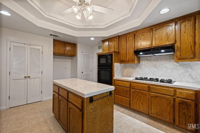 3302 Medallion Rose Avenue, Bakersfield, CA 93313