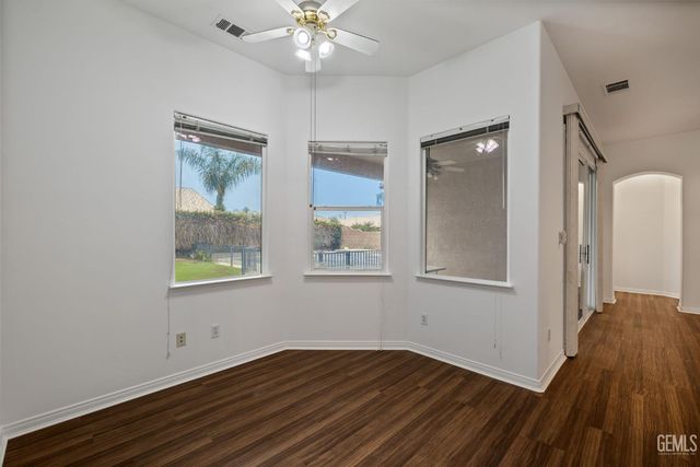 3302 Medallion Rose Avenue, Bakersfield, CA 93313