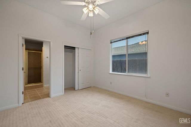 3302 Medallion Rose Avenue, Bakersfield, CA 93313