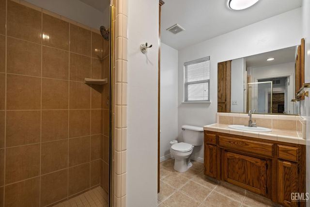 3302 Medallion Rose Avenue, Bakersfield, CA 93313