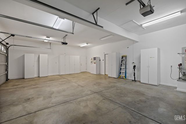 3302 Medallion Rose Avenue, Bakersfield, CA 93313