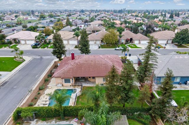 3302 Medallion Rose Avenue, Bakersfield, CA 93313