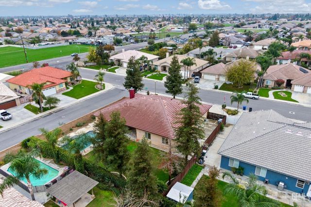 3302 Medallion Rose Avenue, Bakersfield, CA 93313