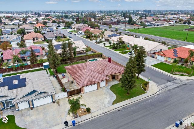 3302 Medallion Rose Avenue, Bakersfield, CA 93313