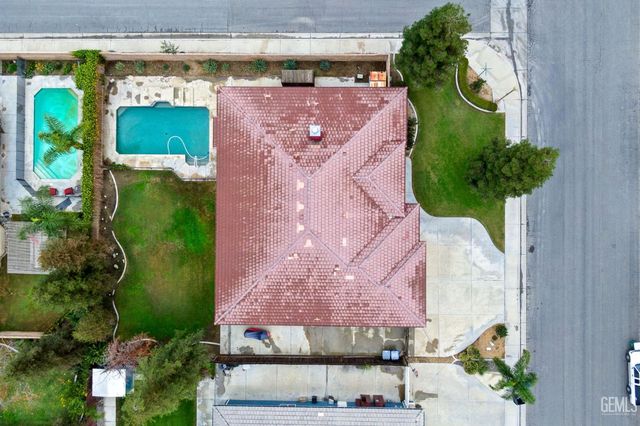 3302 Medallion Rose Avenue, Bakersfield, CA 93313