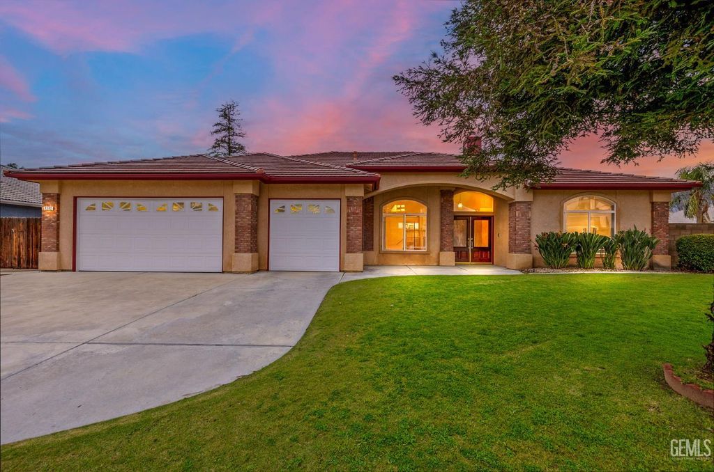 3302 Medallion Rose Avenue, Bakersfield, CA 93313