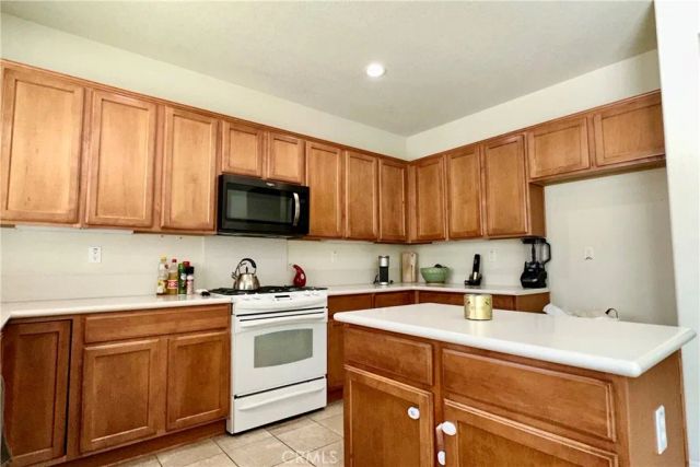 16807 Desert Lily, Victorville, CA 92394