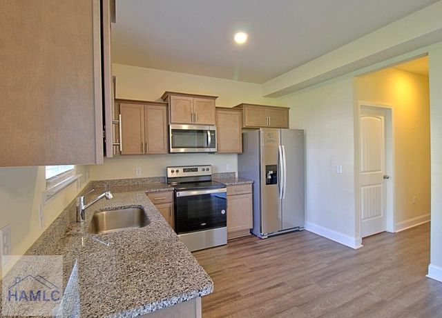 711 Mill Creek Circle, Hinesville, GA 31313