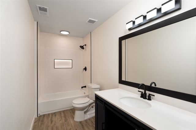 13155 Pebblewalk Circle S, Houston, TX 77041