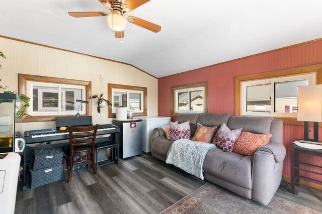 1877 Fort Bridgman Road, Vernon, VT 05354