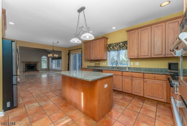 5 Southgate Dr, Clinton Twp., NJ 08801