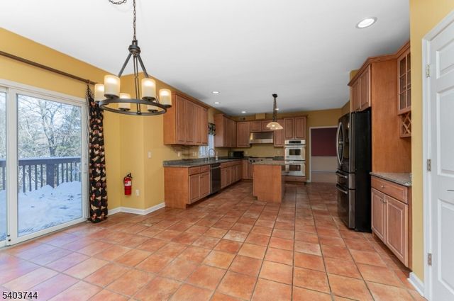 5 Southgate Dr, Clinton Twp., NJ 08801