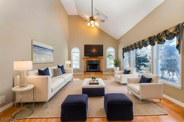 5 Southgate Dr, Clinton Twp., NJ 08801