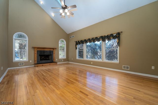 5 Southgate Dr, Clinton Twp., NJ 08801