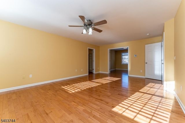 5 Southgate Dr, Clinton Twp., NJ 08801