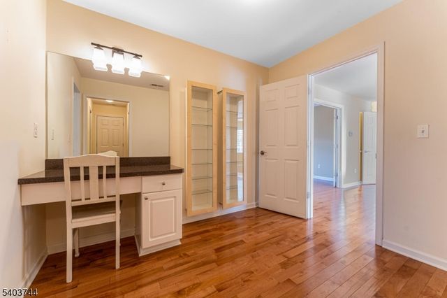 5 Southgate Dr, Clinton Twp., NJ 08801