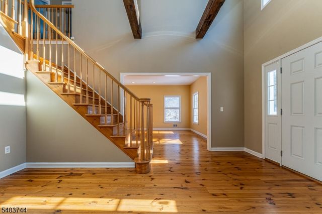 5 Southgate Dr, Clinton Twp., NJ 08801