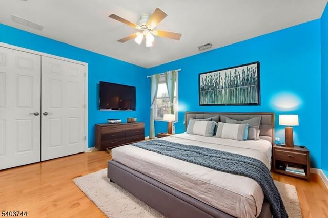 5 Southgate Dr, Clinton Twp., NJ 08801