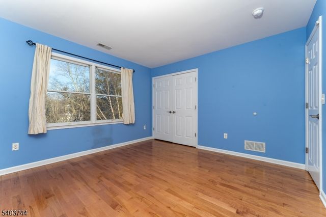 5 Southgate Dr, Clinton Twp., NJ 08801