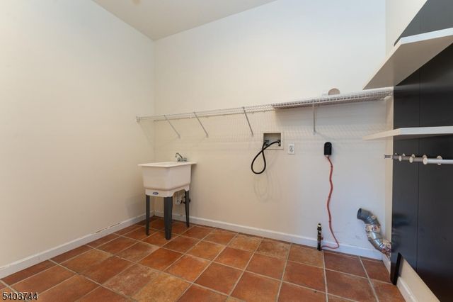 5 Southgate Dr, Clinton Twp., NJ 08801