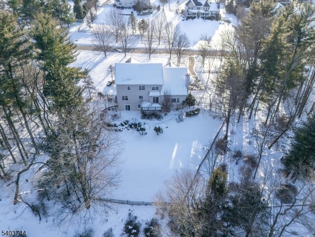 5 Southgate Dr, Clinton Twp., NJ 08801