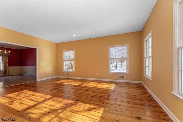 5 Southgate Dr, Clinton Twp., NJ 08801