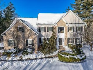 5 Southgate Dr, Clinton Twp., NJ 08801