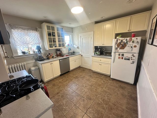 12 Indiana Ave 2, Somerville, MA 02145
