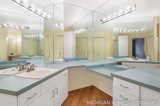 1674 Lakeview Drive, Zeeland Twp, MI 49464